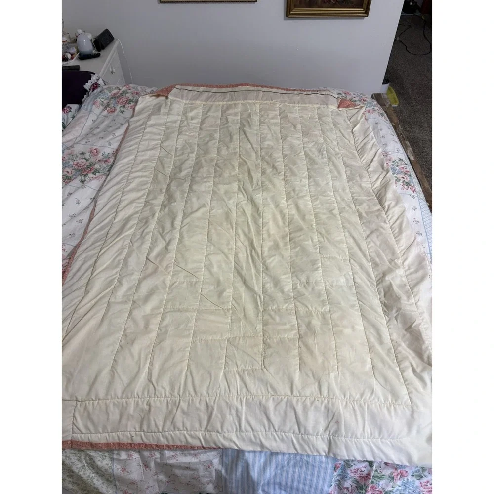 Homemade Vintage Quilt Pink White Beige MCM Floral Block Pattern Twin 48